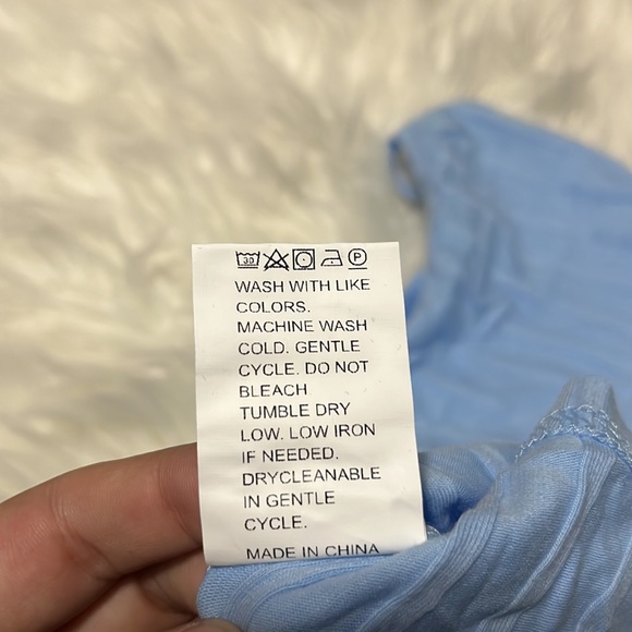 Simple light blue shein crop top - Picture 4 of 4